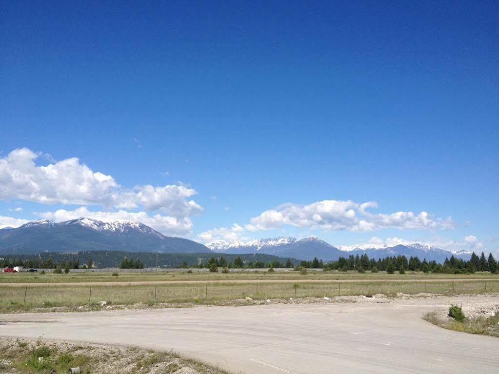 The Kanata Inns Invermere Exterior foto